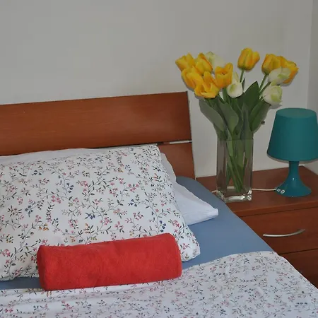Optimist Two Bedroom 6+1 *