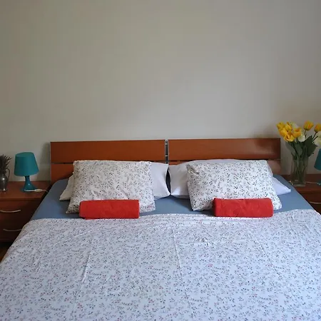 Optimist Two Bedroom 6+1 * Makarska